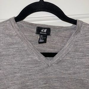 H&M Merino Wool Mens V-Neck sweater - L